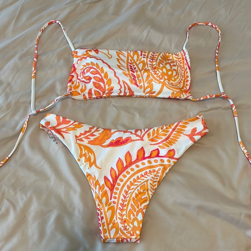 Never worn. Size medium bikini set.